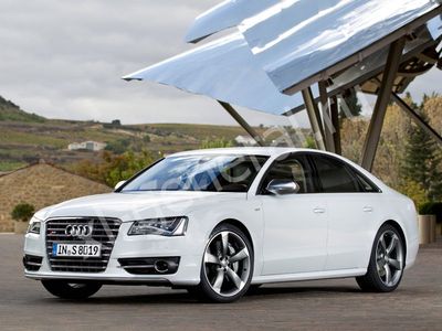 Автостекло  Audi S8 D4